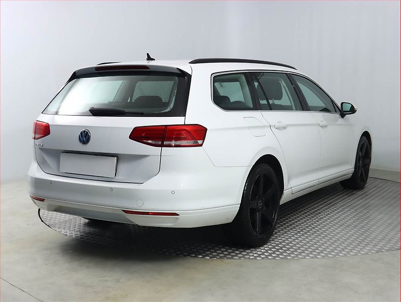 Volkswagen Passat (2018) Comfortline 2.0 TDI, Automat - fotka 5 z 18