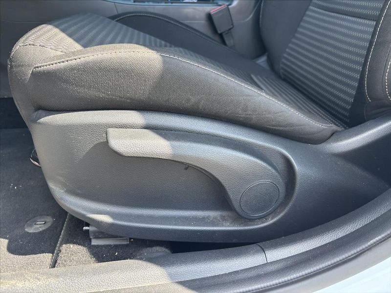 Kia Ceed 1,5 TGDi AT TOP ZÁRUKA ADAPTIV - fotka 11 z 40