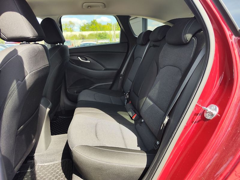 Hyundai i30 1.5 T-GDI/117kW Smart - fotka 12 z 31