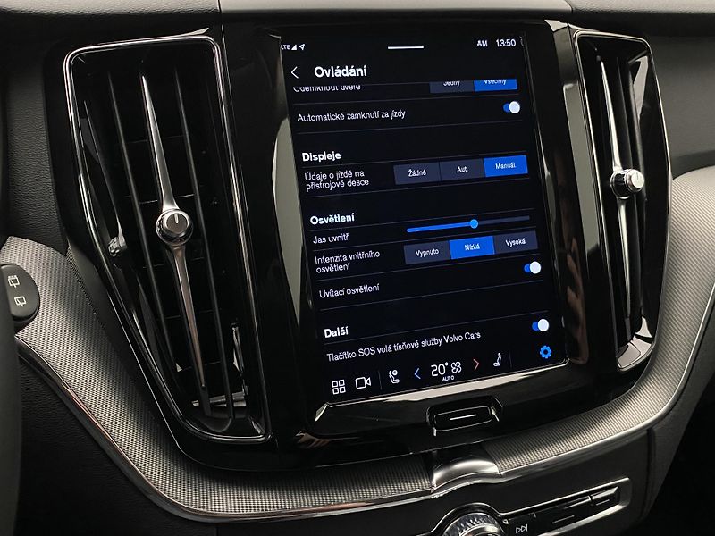 Volvo XC60 B4 AWD DARK PLUS AUT  - fotka 48 z 53