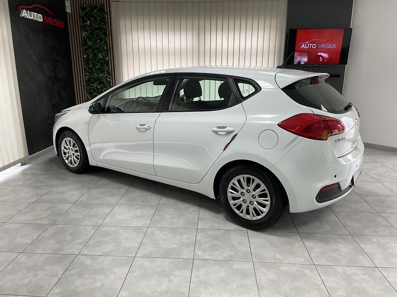 Kia Ceed 1.4 i ČR 1.MAJ.REZERVACE  - fotka 8 z 24