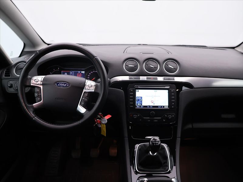Ford S-MAX 2,0 TDCI 103kW Convers+ 7-Míst - fotka 25 z 32