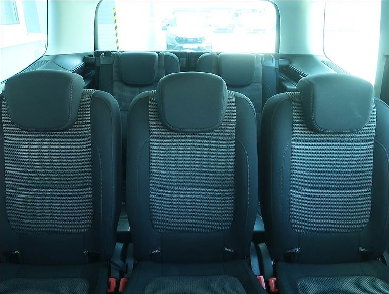 Volkswagen Sharan (2014) 2.0 TDI, Automat, Serv.kniha - fotka 10 z 15