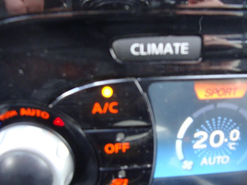 Nissan Juke 1.5 DCi, 81 kW, klimatizace,  - fotka 22 z 26