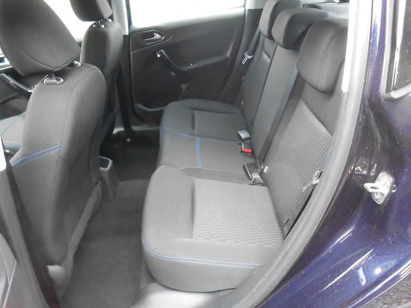 Peugeot 208 NAVIGACE,CHROM,LED!! - fotka 24 z 42
