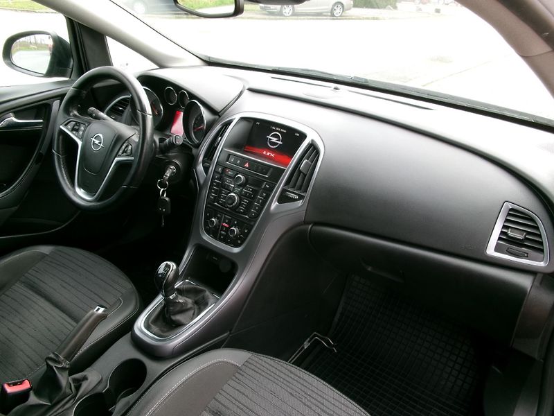 Opel Astra 1,6 CDTi NAVI AUTOKLIMA  - fotka 26 z 29