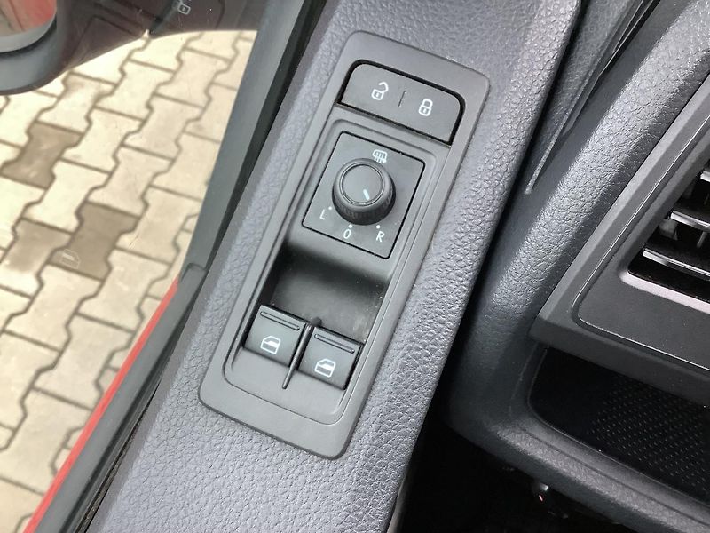 Volkswagen Transporter (2017) T6 Kombi, Webasto, Kamera - fotka 21 z 25
