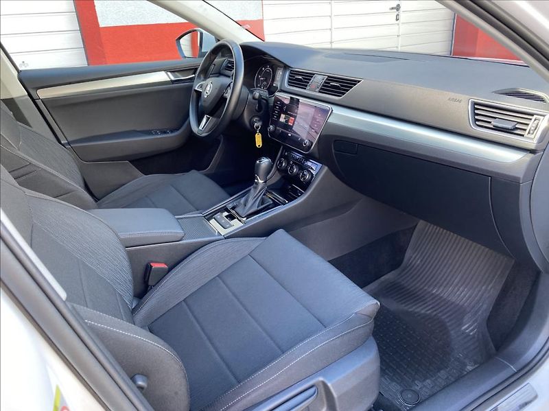 Škoda Superb 2,0 TDi  Executive / DSG / NAV - fotka 23 z 39