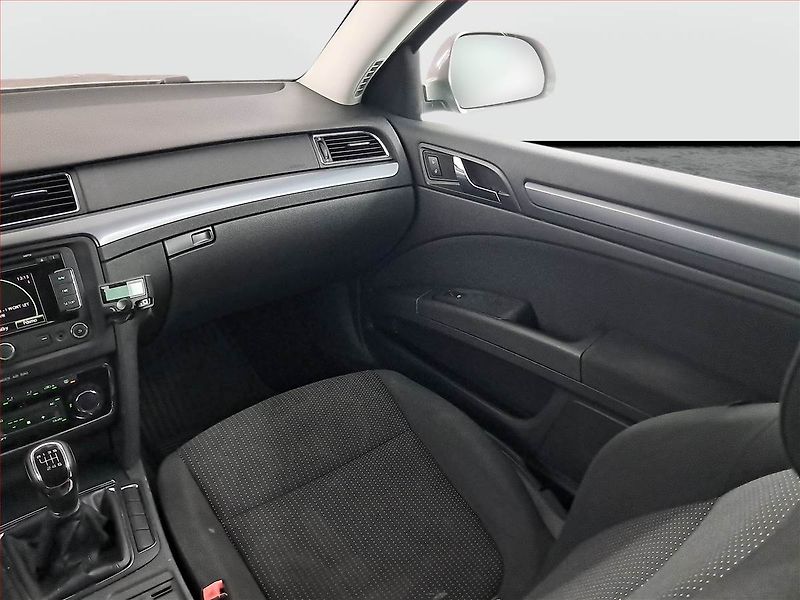 Škoda Superb (2010) Elegance 2.0 TDI, Navi - fotka 8 z 19