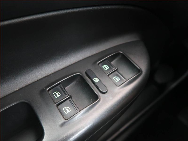 Škoda Octavia (2011) 1.6 TDI, nová STK, zamluveno - fotka 15 z 17