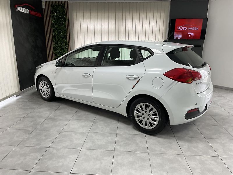 Kia Ceed 1.4 i ČR 1.MAJ.REZERVACE  - fotka 7 z 24