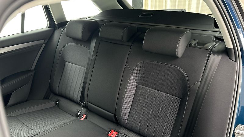 Škoda Superb 2.0 TDI DSG Style Combi - fotka 16 z 28