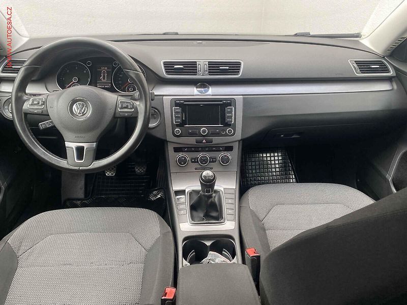 Volkswagen Passat (2013) 2.0 TDI, Navi, bixen - fotka 8 z 18