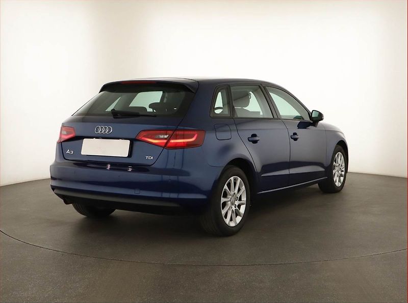 Audi A3 (2014) 1.6 TDI, Bi-Xenony, Tempomat - fotka 5 z 12