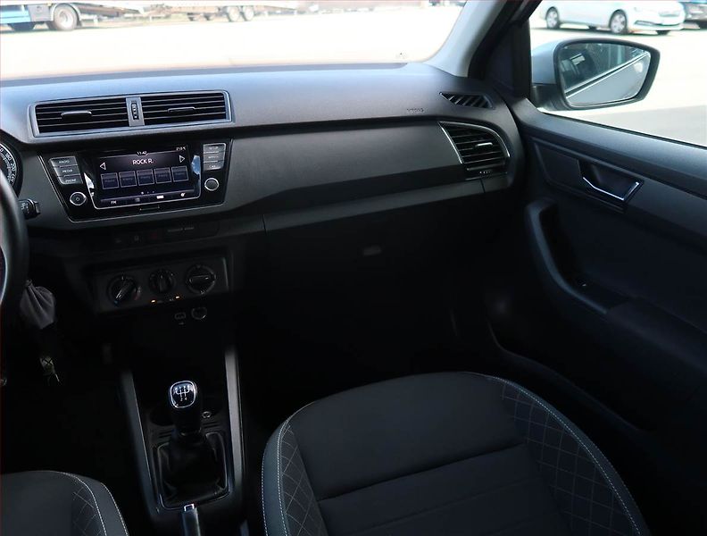 Škoda Fabia (2022) Ambition Plus 1.0 TSI - fotka 8 z 17