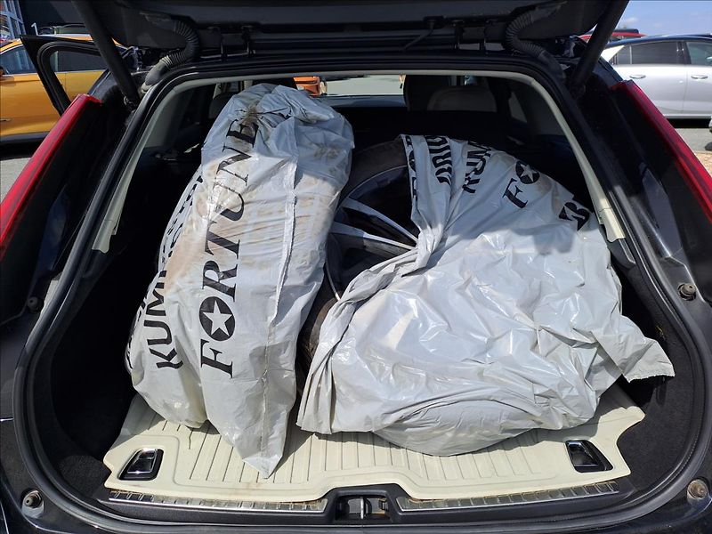 Volvo V90 2,0 T5 KOUPENO CZ,1.MAJITEL - fotka 19 z 19