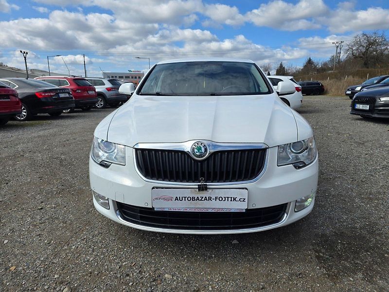Škoda Superb (2013) 2.0 TDI 125KW Lau - fotka 2 z 23