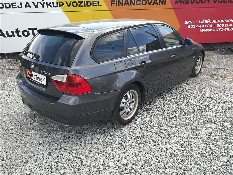 BMW Řada 3 2,0 d 320d kombi - fotka 3 z 15