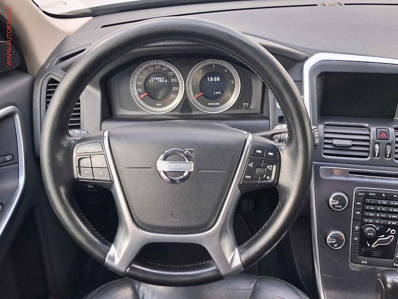Volvo XC60 (2013) 2.4D5 4x4, ČR, servis.kniha - fotka 11 z 17