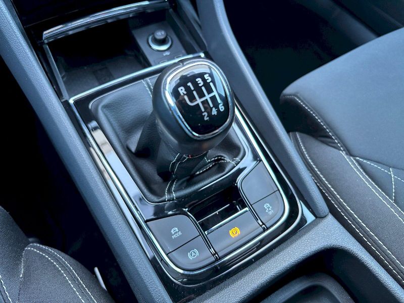 Škoda Karoq (2022) 2.0 TDI 110kW SportLine - fotka 28 z 35