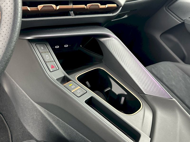 Cupra Terramar (2026) VZ 2.0 TSI 195kW 4x4 DSG - fotka 27 z 38