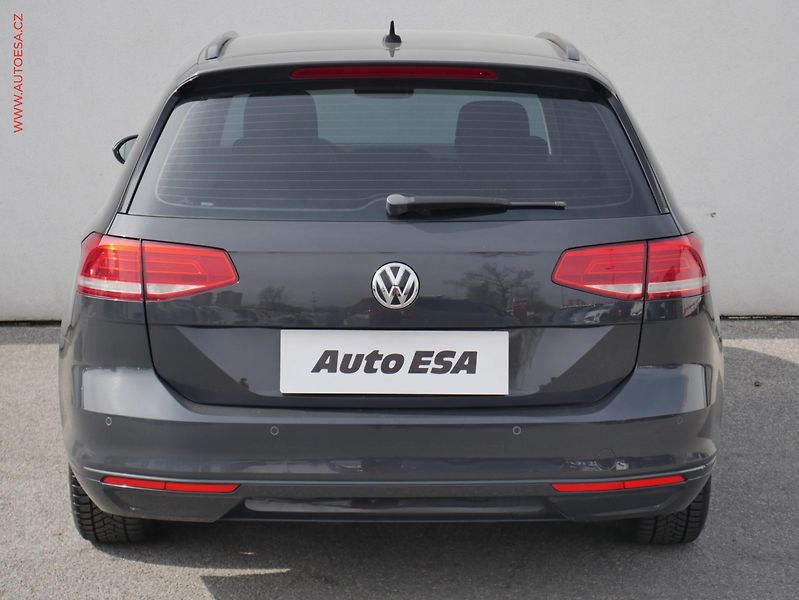 Volkswagen Passat (2015) 2.0TDi, AC, LED, park.asist - fotka 5 z 24