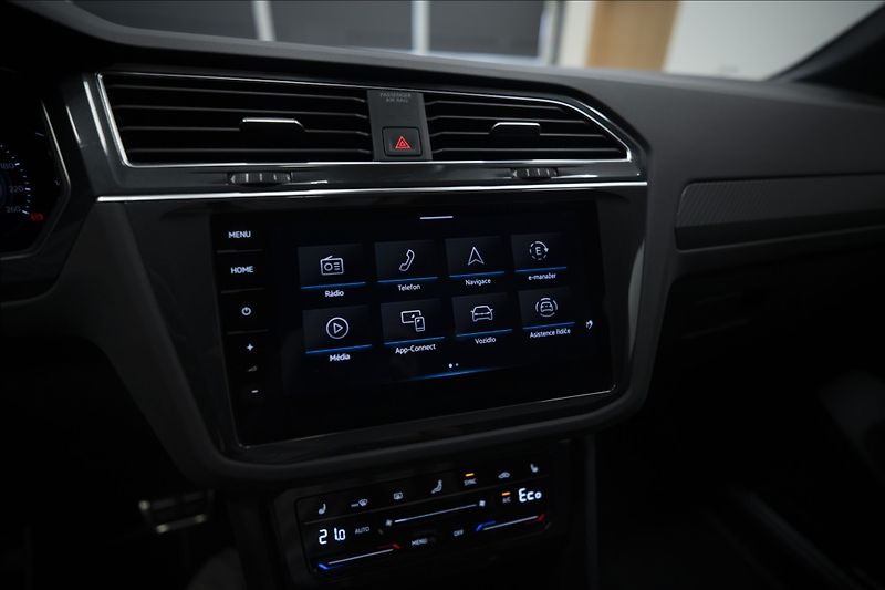 Volkswagen Tiguan 1,4 TSI DSG eHYBRID R-LINE ČR - fotka 35 z 46