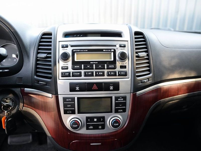 Hyundai Santa Fe (2009) 2.2 CRDI 4X4 7 MÍST PREMIUM - fotka 13 z 21