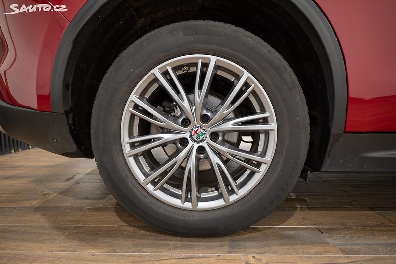 Alfa Romeo Stelvio Q4 2.2 JTD 154 kW - fotka 36 z 36