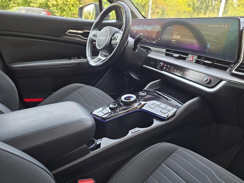 Kia Sportage 1.6-HEV-V ZÁRUCE-NÍZKÉ KM - fotka 11 z 44