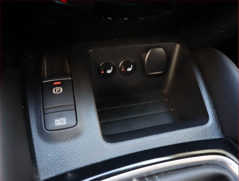 Nissan Qashqai (2022) 1.3 DIG-T, Serv.kniha - fotka 16 z 19