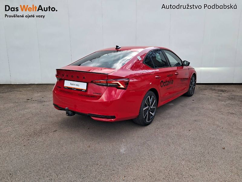 Škoda Octavia (2025) IV Sportline 1.5 TSI m-HEV / 1 - fotka 2 z 30