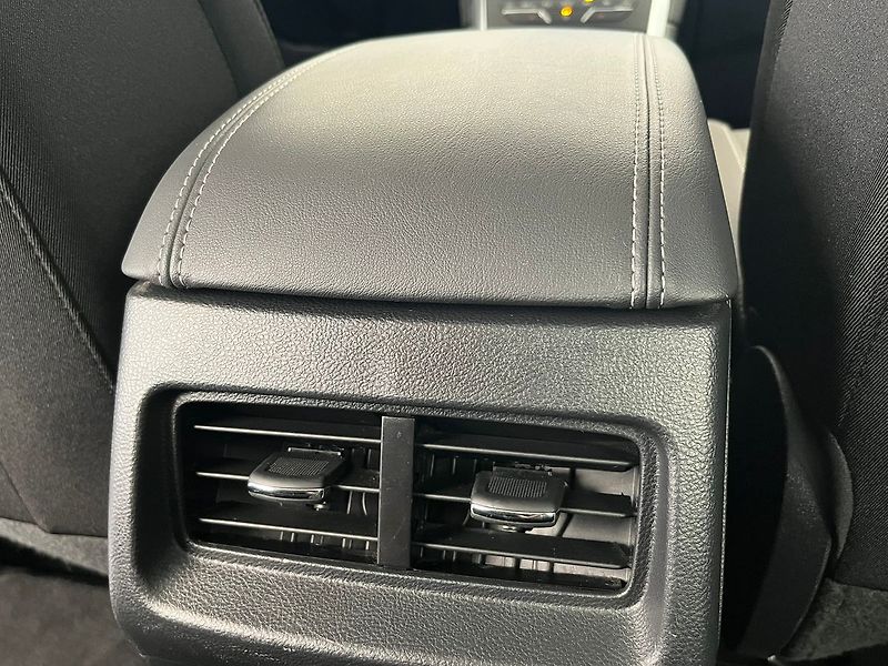 Ford S-MAX 2.5 Duratec FHEV TITANIUM - fotka 36 z 60