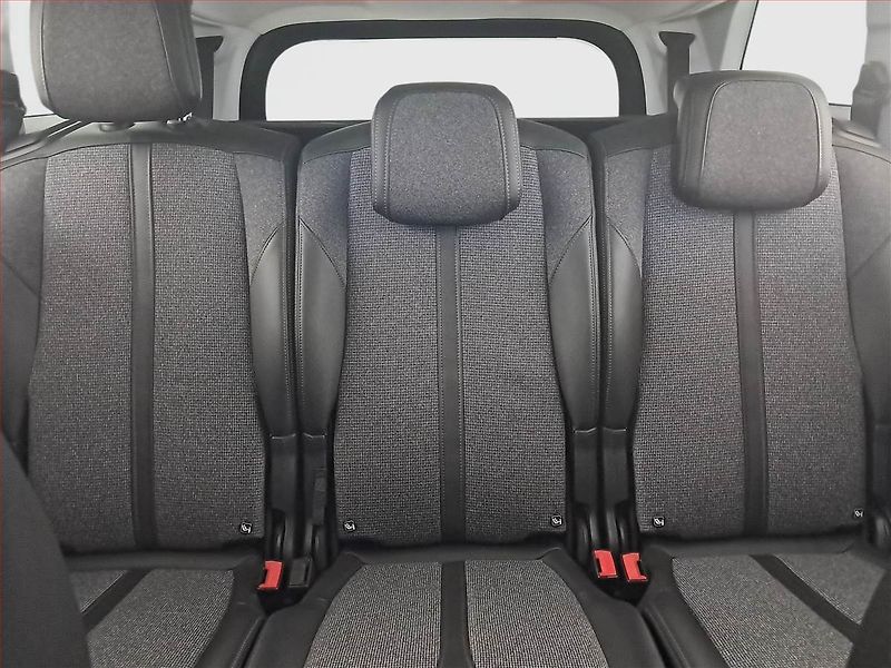 Peugeot 5008 (2018) 1.6 BlueHDi, 7 míst, ČR,1.maj - fotka 10 z 17