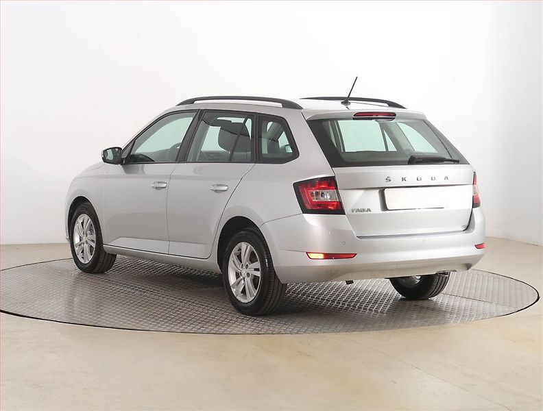 Škoda Fabia (2022) 1.0 TSI, Serv.kniha - fotka 4 z 17