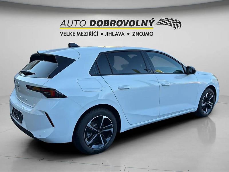 Opel Astra Edition HB 1.2 TURBO (96kW/130 - fotka 8 z 23