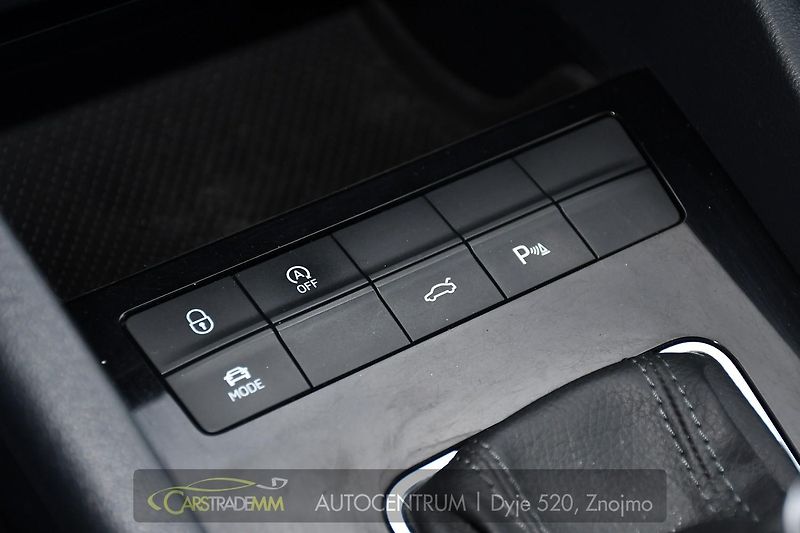 Škoda Octavia 1,6 TDI DSG STYLE & DYNAMIC - fotka 34 z 53