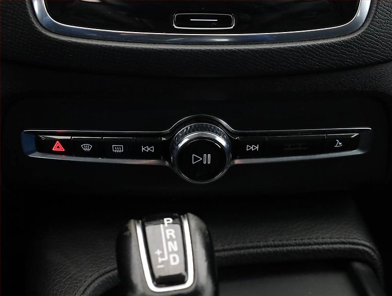 Volvo XC90 (2016) D4, Automat, Navi, Tempomat - fotka 13 z 17