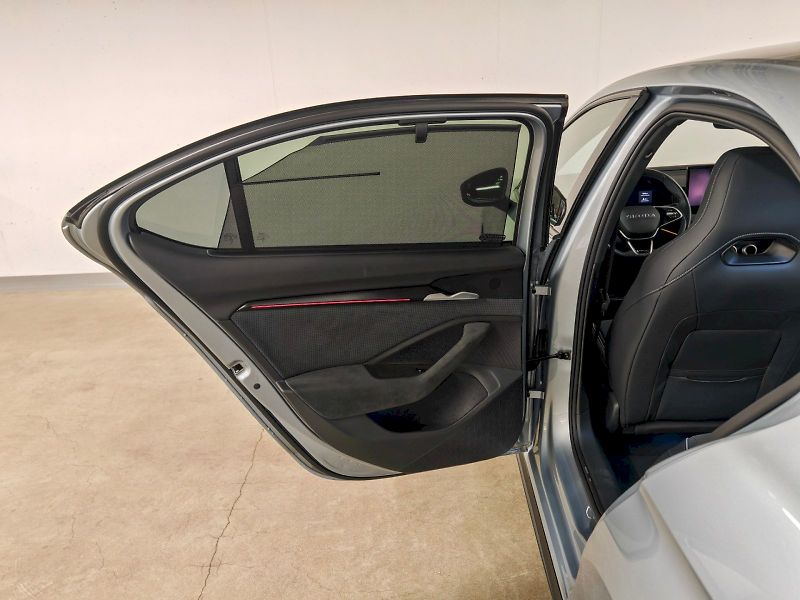 Škoda Superb (2025) iV 1.5 TSI 150 kW DSG Sportlin - fotka 26 z 34