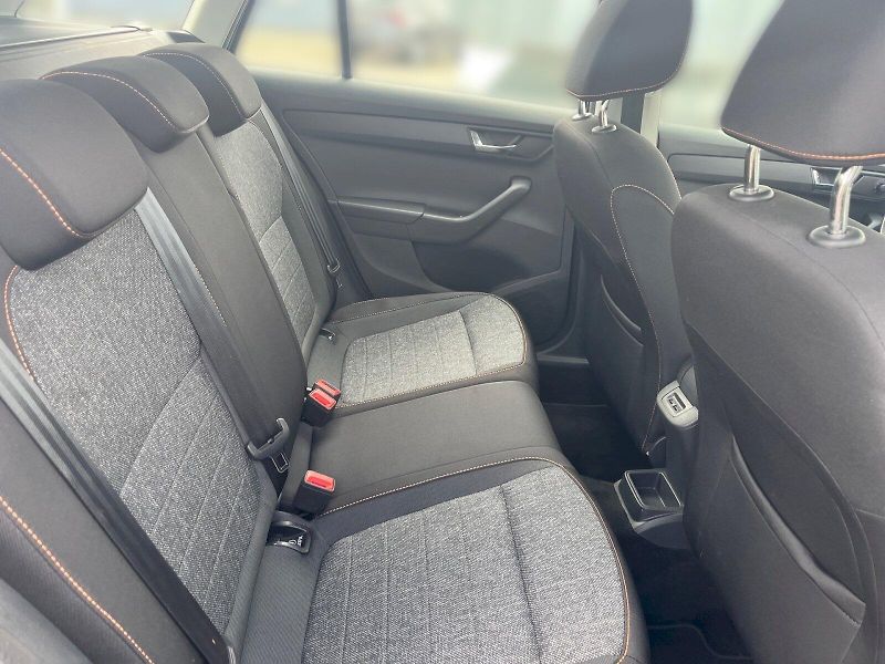 Škoda Fabia (2022) Ambition Plus 1.0 TSI DSG Navi - fotka 25 z 33
