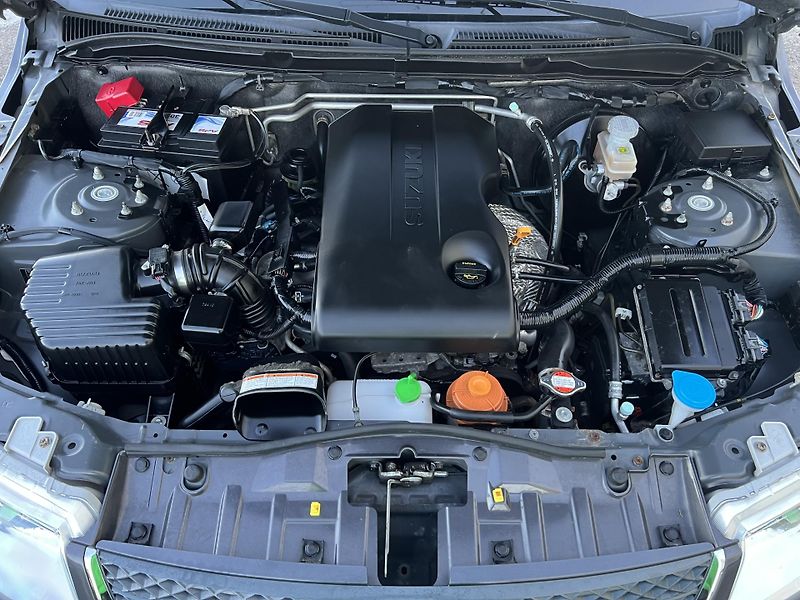 Suzuki Grand Vitara 2,4i 122KW,4x4+UZÁVĚRKA,DIGIKL - fotka 37 z 38