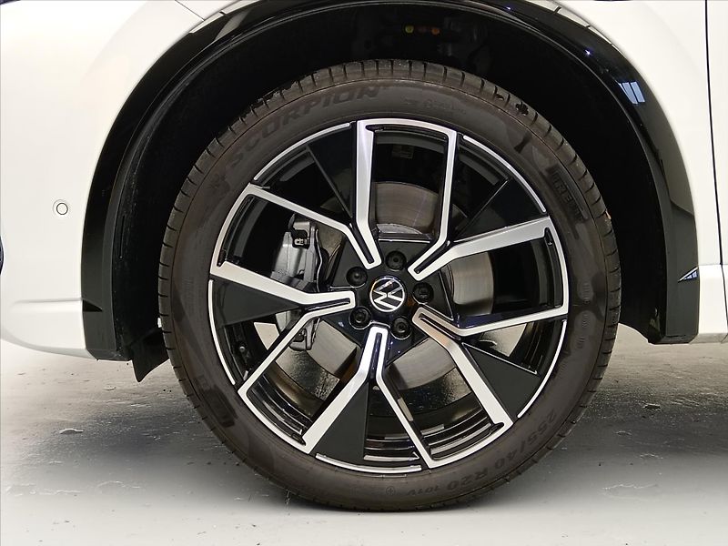 Volkswagen Tiguan 1,5 RLine People 200kW eHybrid - fotka 9 z 20
