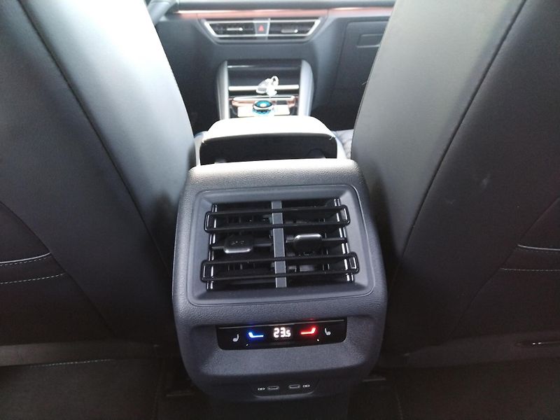 Volkswagen Tiguan R-Line 2,0 TSI 150 kW 4MOT - fotka 13 z 27