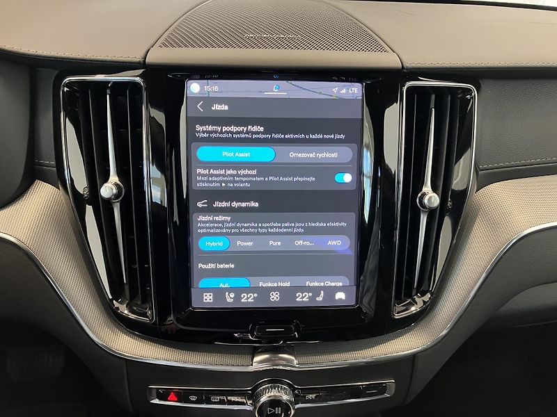 Volvo XC60 T8 eAWD Ultimate Dark - fotka 37 z 54