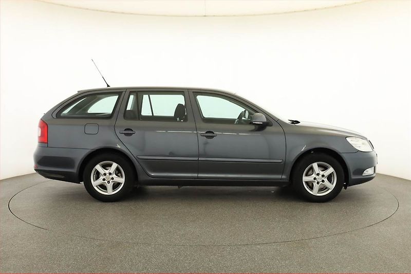Škoda Octavia (2011) Ambiente 1.6 TDI, po STK - fotka 6 z 14