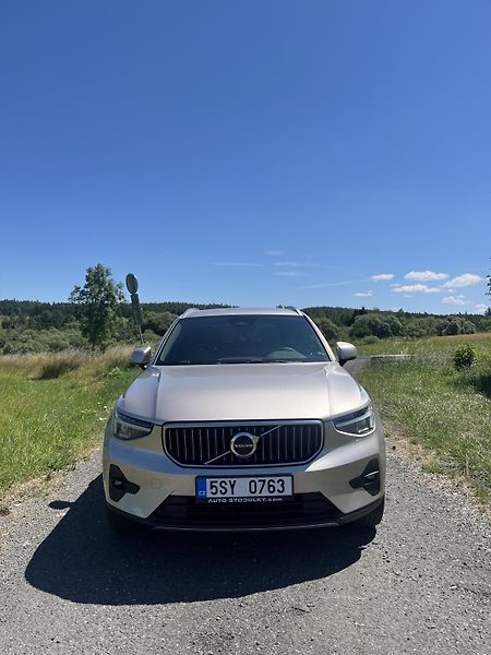 Volvo XC40 (2022) B3 FWD AUT PLUS 1. MAJITEL - fotka 2 z 23