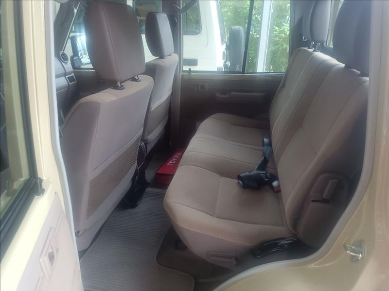 Toyota Land Cruiser V6 5MT LX MY24  GRJ79 DC 4,0 - fotka 9 z 28