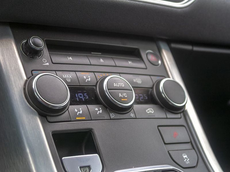 Land Rover Range Rover Evoque (2013) 2.2D 140KW 4x4 – MAT - fotka 28 z 51