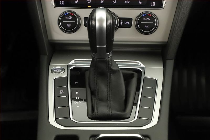 Volkswagen Passat (2019) 2.0 TDI, 4X4, Automat - fotka 15 z 18