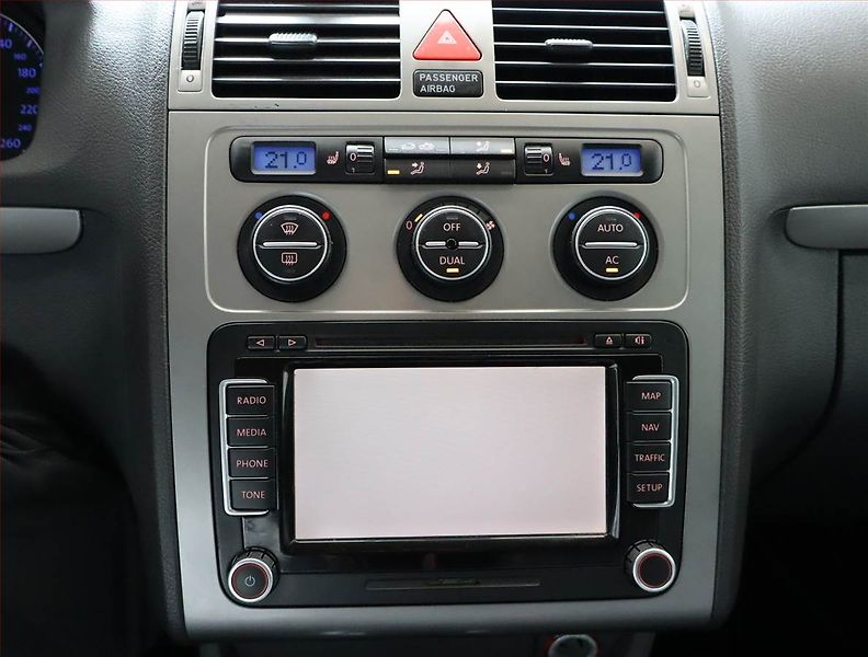 Volkswagen Touran (2009) 2.0 TDI, nová STK, Tažné - fotka 12 z 18